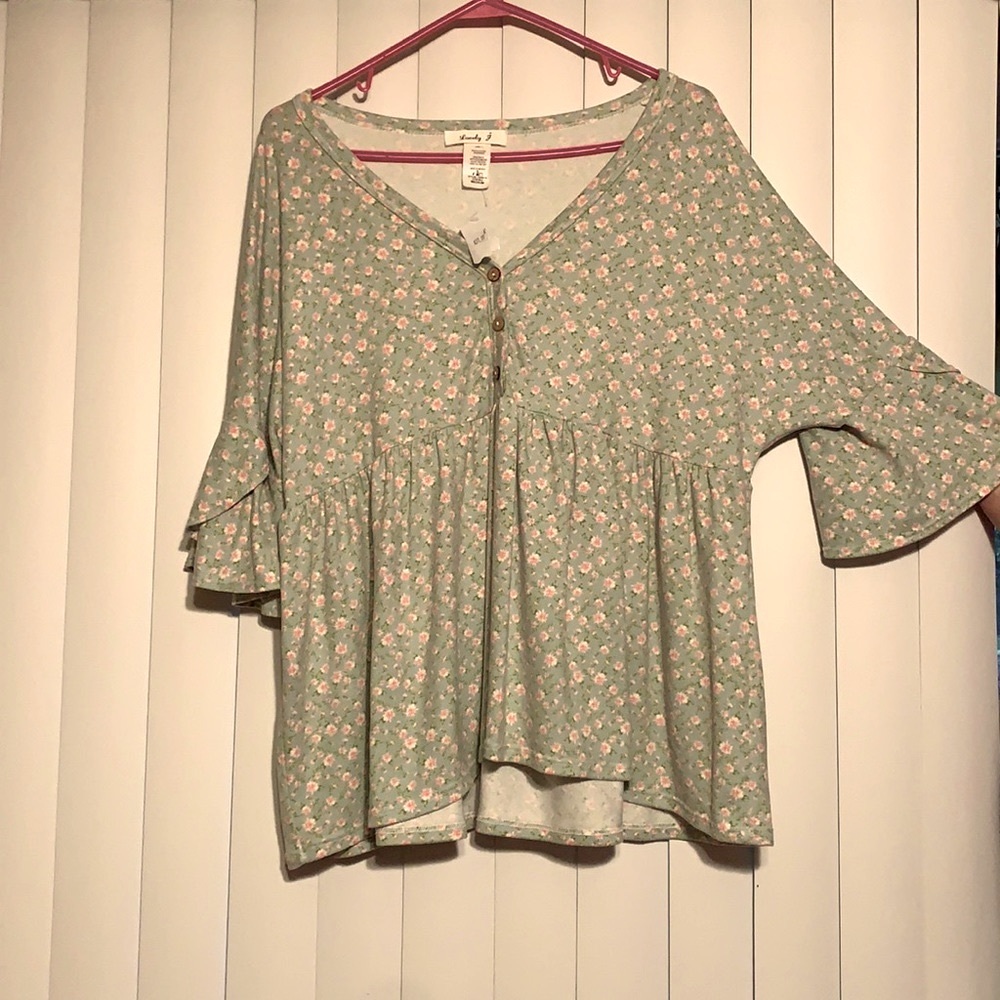 Lovely J women sz M ruffled sleeve and waist short sleeve floral print NWT